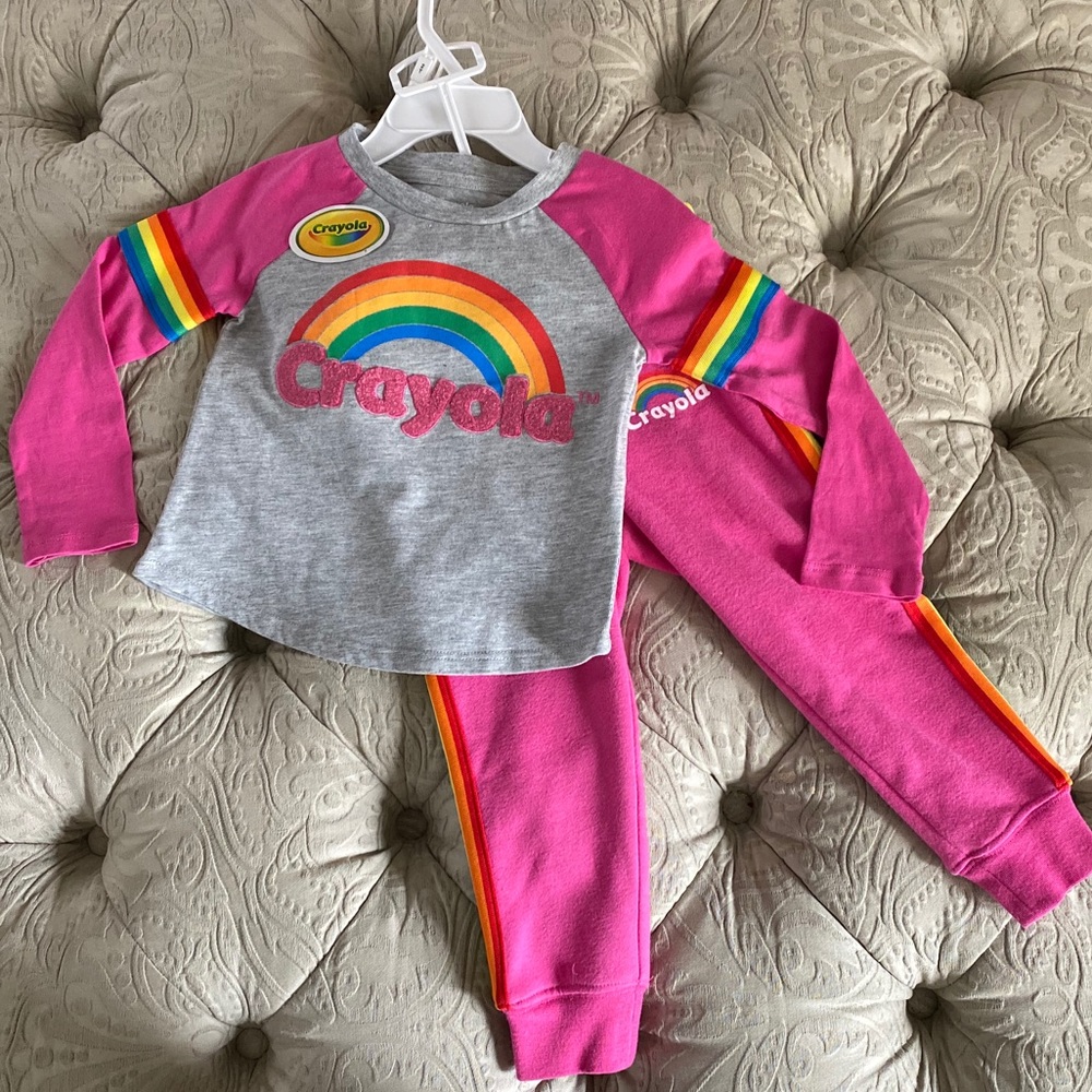 Super Cute! Crayola sweatsuit size 2T